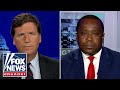 Reporter tells Tucker the White House is trying to ‘punish’ him