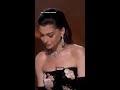 Anne Hathaway, Anna Wintour channel ‘Devil Wears Prada’ at Oscars